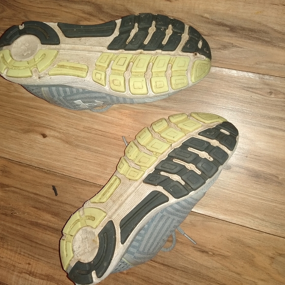 Under Armour Shoes - Picture 3 of 7